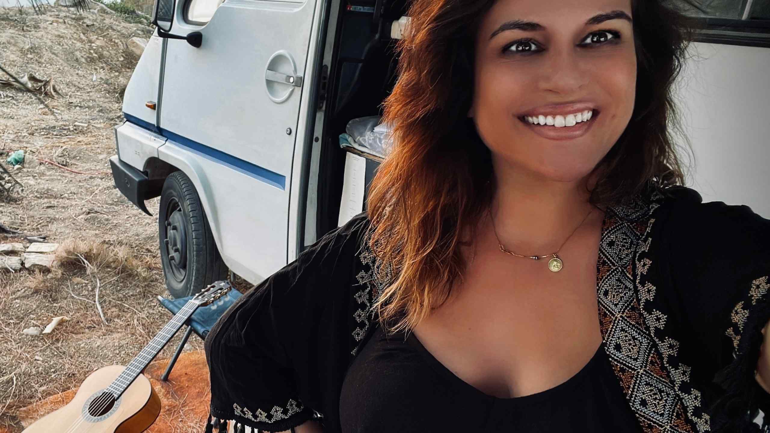 Favie Fabienne Liechti Van Life Music Singer Songwriter Support